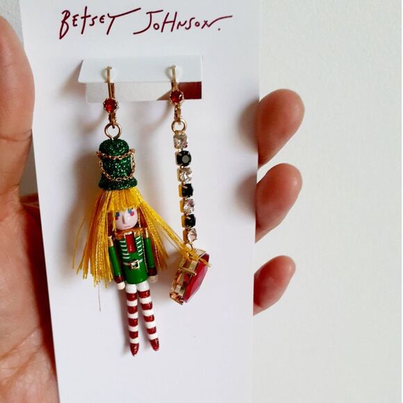 Betsey Johnson Earrings Mismatched Gold Tone Green Nutcracker Girl Red Heart - Picture 2 of 8